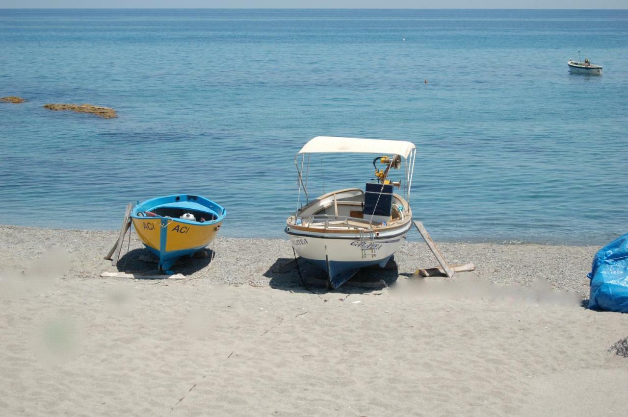 Bed and Breakfast Casa Cosmano Brancaleone Marina Exterior foto